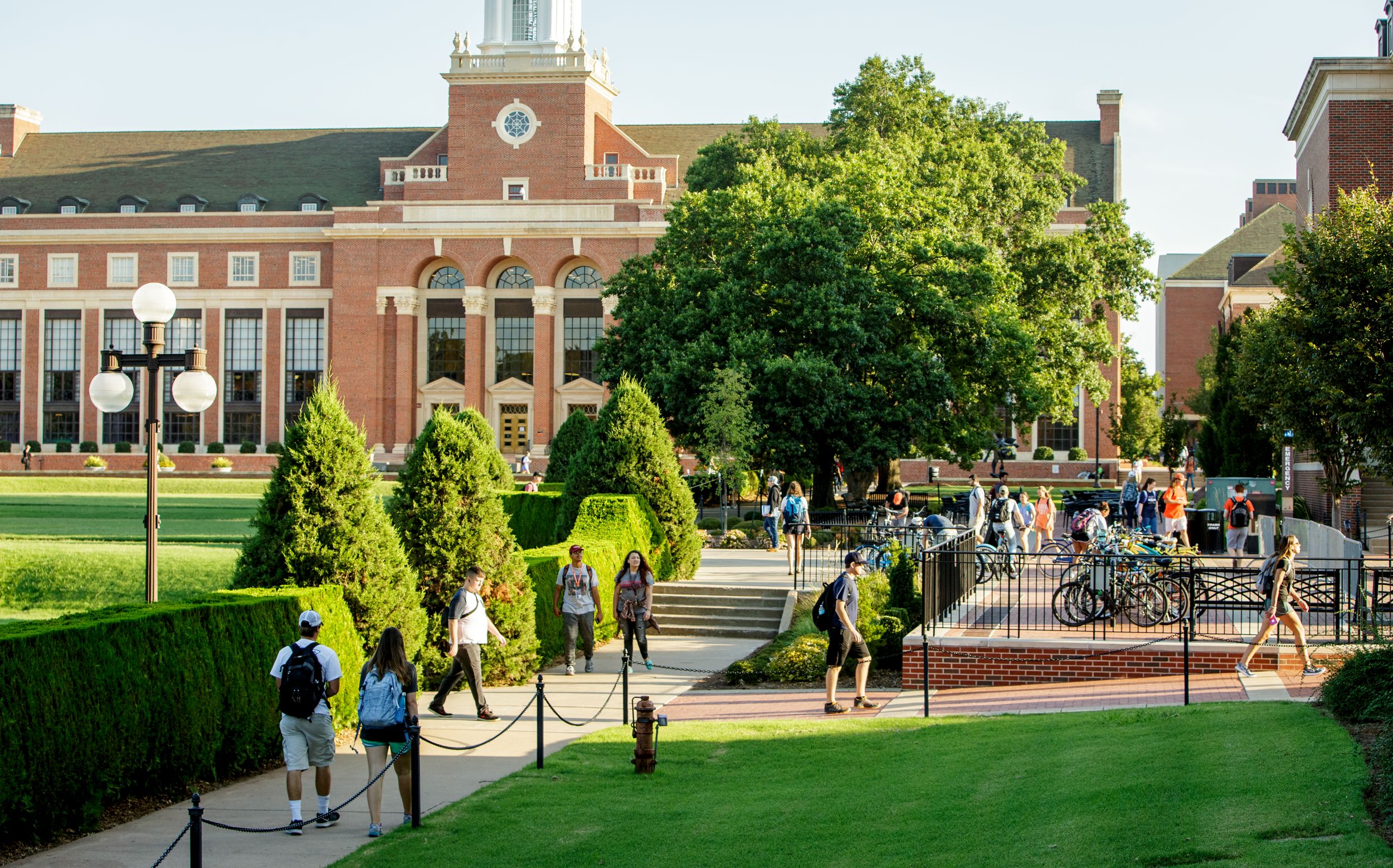 Students walking infront of the Student Union